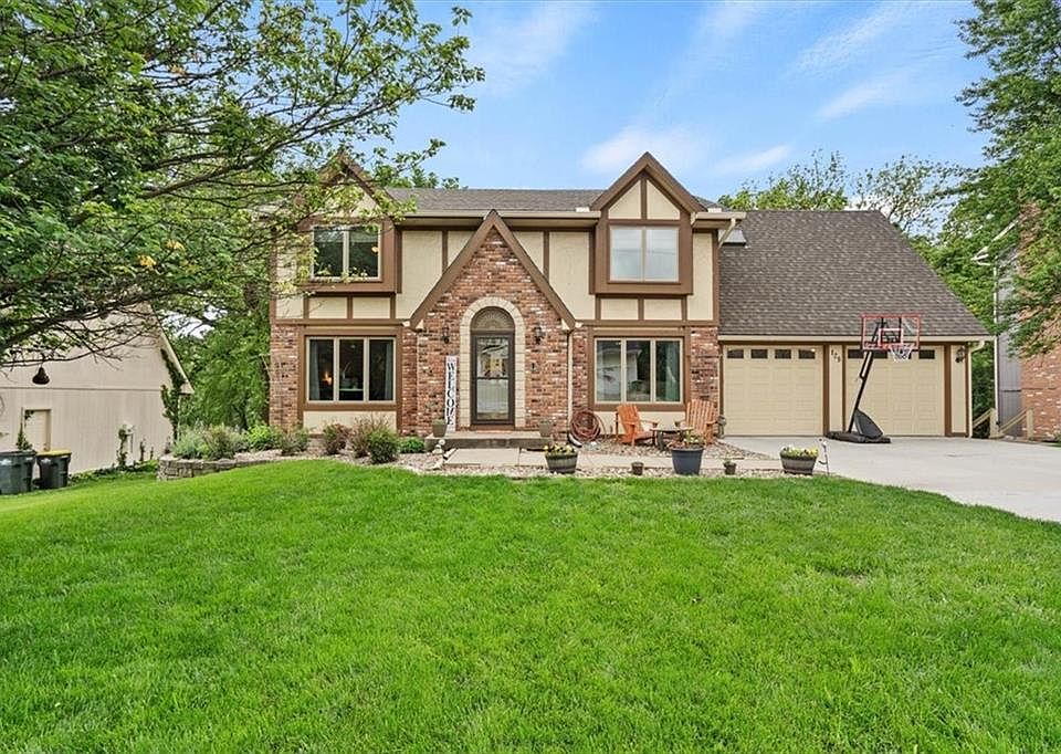 1st image of 129 Willow Dr