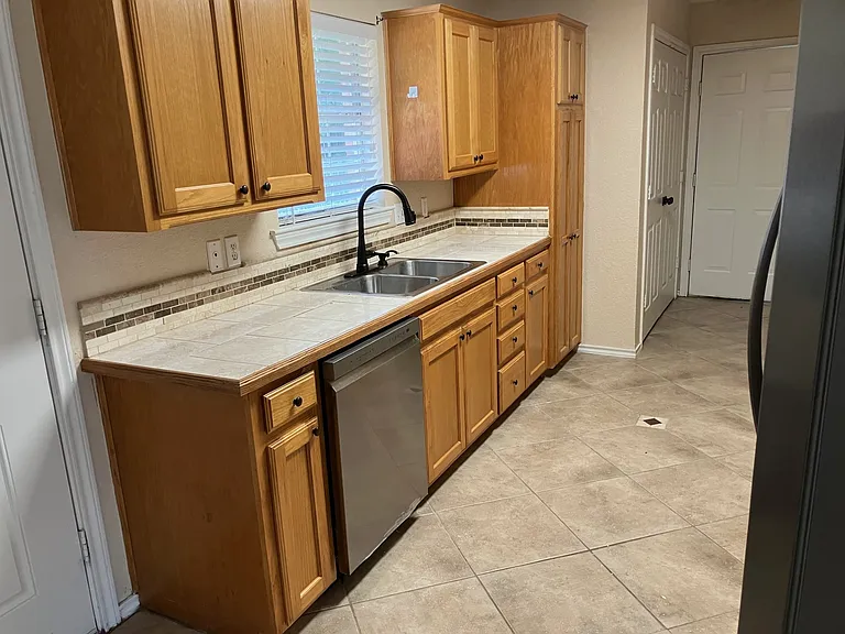 208 S Sendero Dr — Photo 11