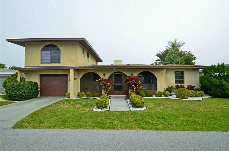 1st image of 1215 Holiday Dr