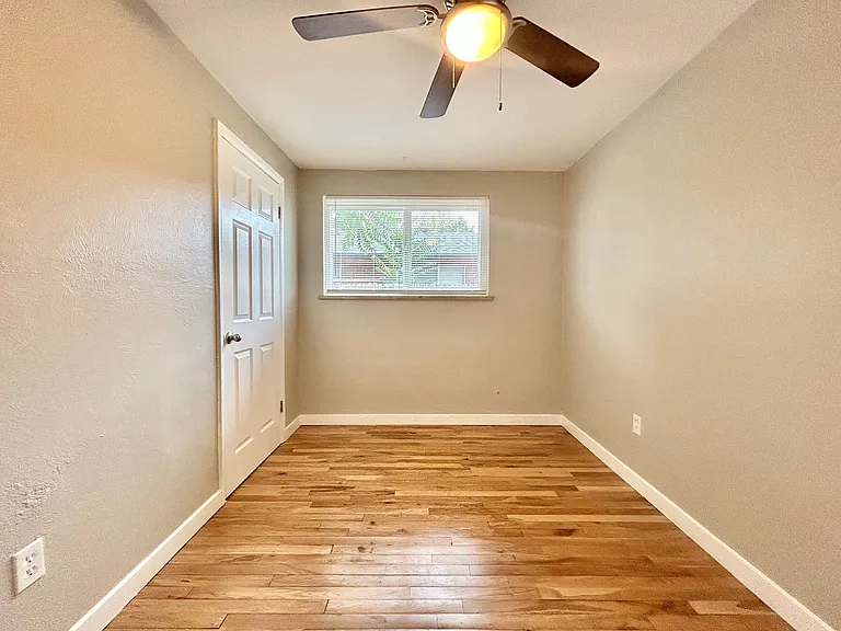 3825 S King Street — Photo 7