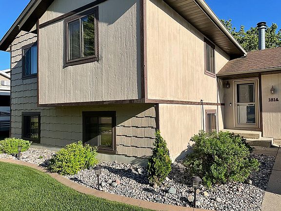 Landscape curbing throughout