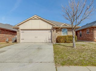 635 SW 37th St, Moore, OK 73160