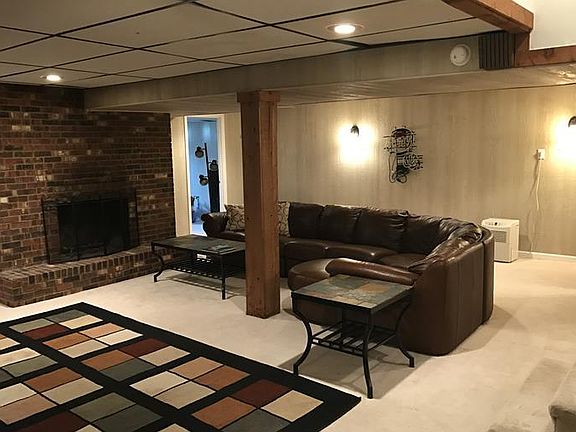 3rd image of 2458 Sir Douglas Dr