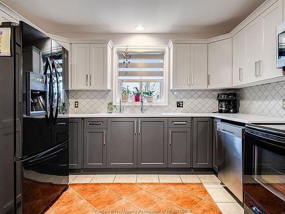 3rd image of 1368 Chateau Ave