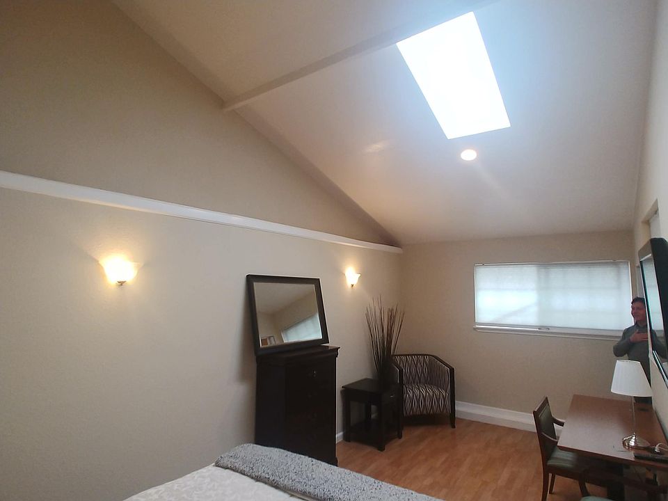 1st image of 450 Ivy Dr