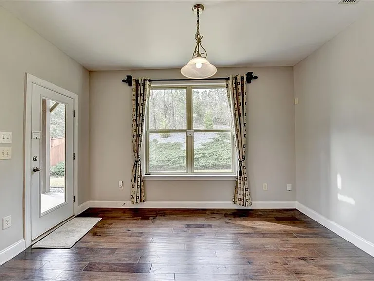 2540 Maple Ridge Ln — Photo 17