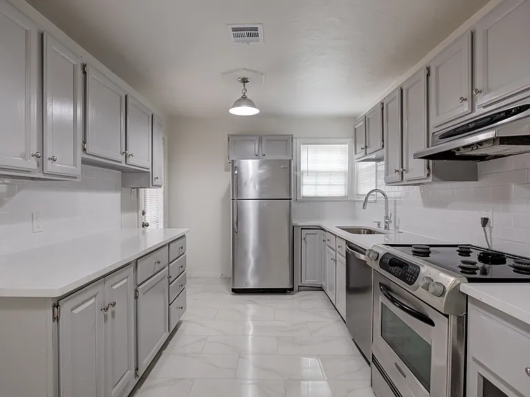 821 NW 48th St — Photo 11