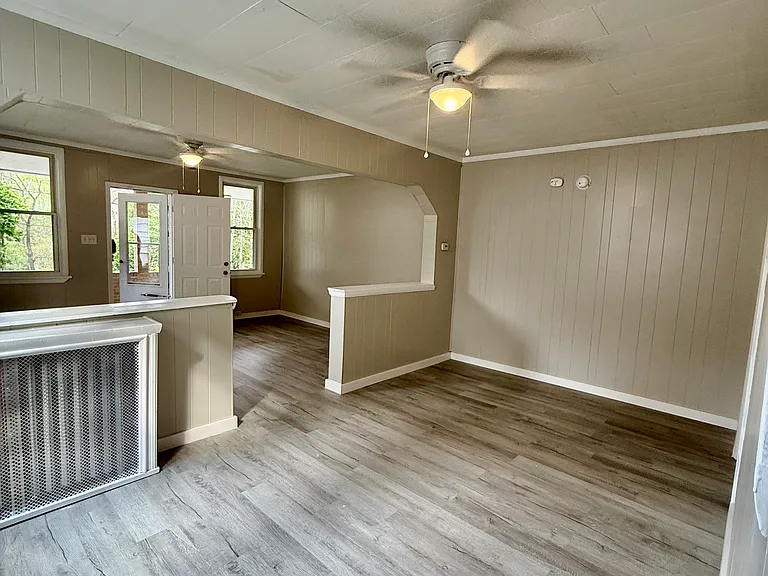 248 Derby St — Photo 15