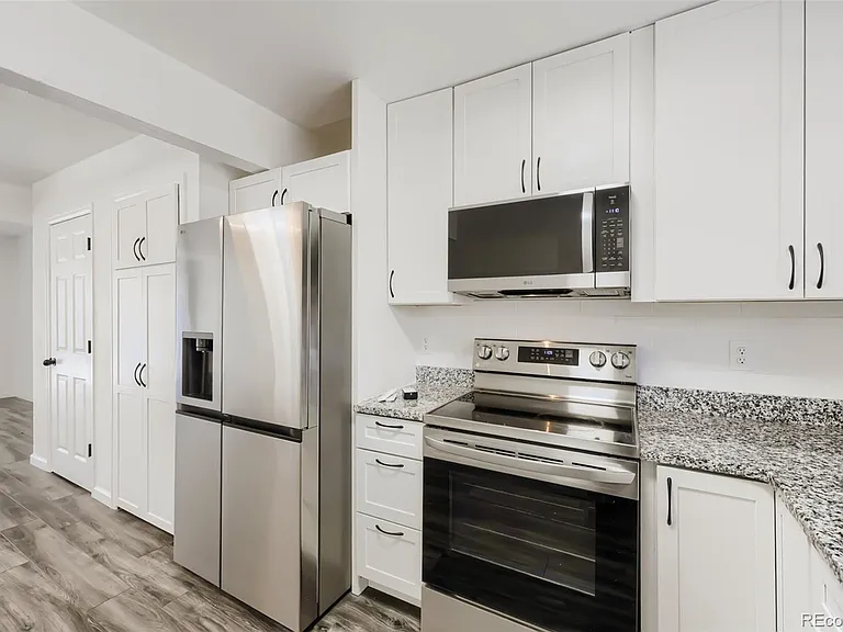 1190 Poplar Ave — Photo 2
