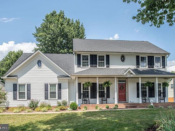 3rd image of 11801 Berwick Ct