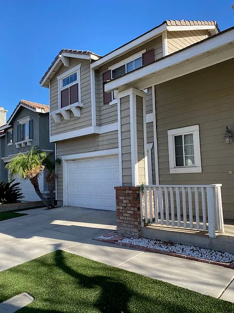 3 bed, 2.5 bath, 1273 sqft, $3,050 — Photo 3