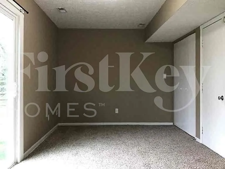 5683 Colonist Cir — Photo 5