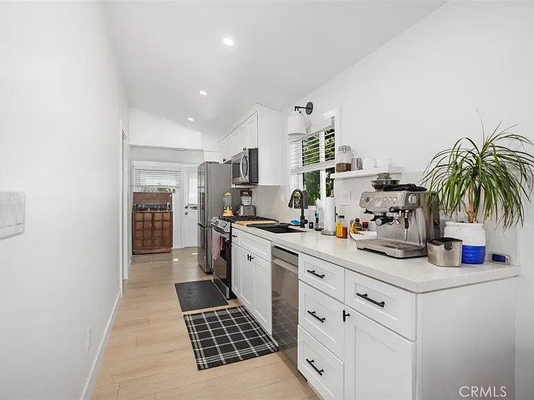 371 Park Ave — Photo 4