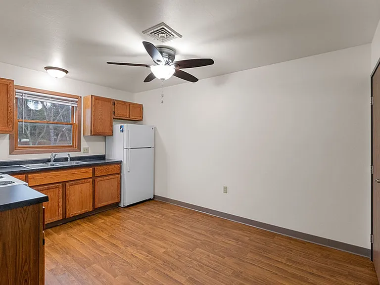 Hickory Drive and Pinecrest Apartments — Photo 7