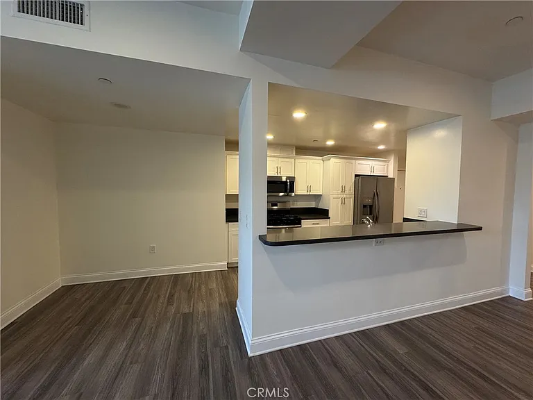 14934 Burbank Blvd #102 — Photo 10