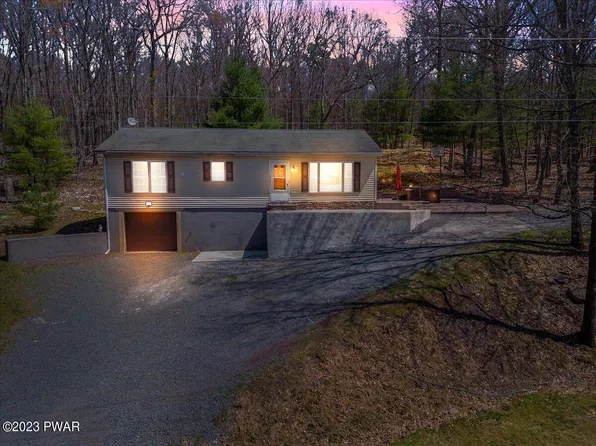 11 Elmwood Ct, Hawley, PA 18428