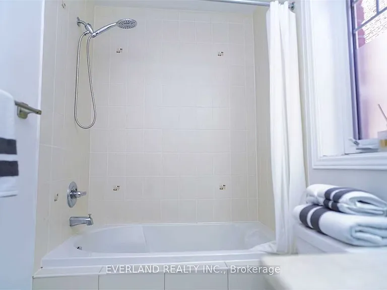 5267 Major Mackenzie Dr E — Photo 15