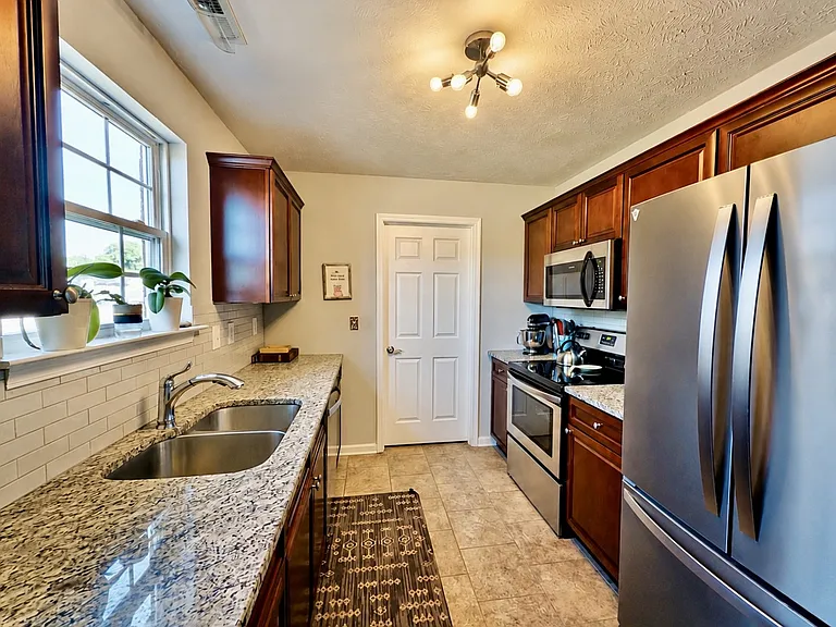 100 Carls Pl — Photo 9