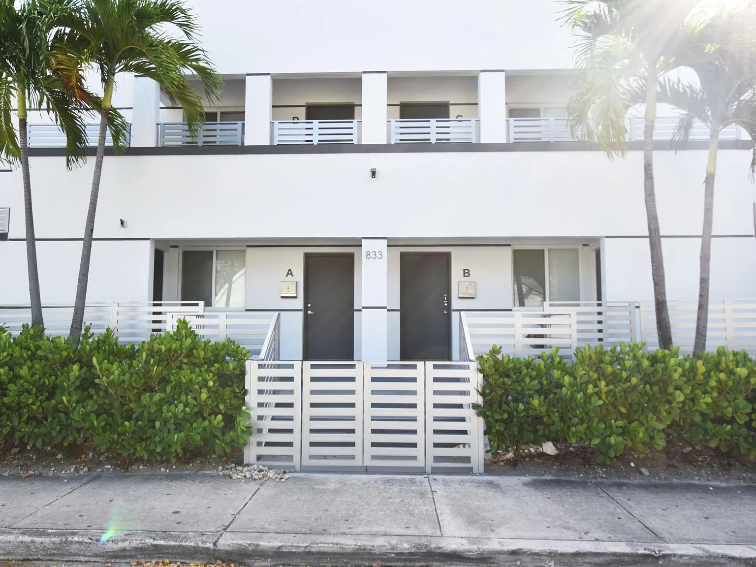 2 bed, 700 sqft, $2,050 — Photo 1