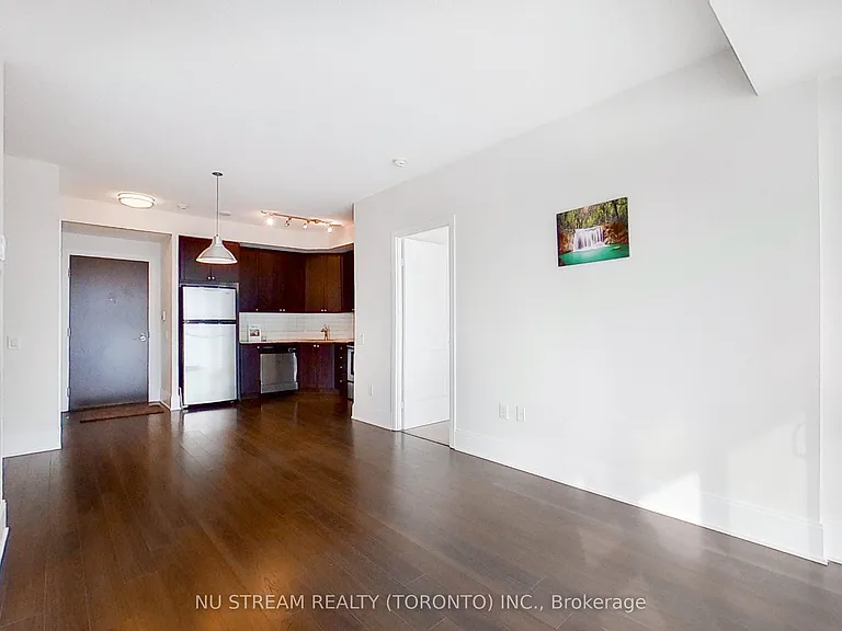 560 Front St W #829 — Photo 29