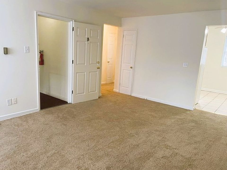 Suburban Square Apartments - 101 Valley Rd Ardmore, PA | Zillow ...