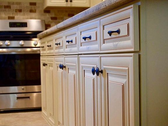 Quiet-closing drawers