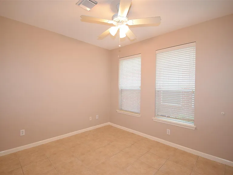 722 Memorial Heights Dr — Photo 8