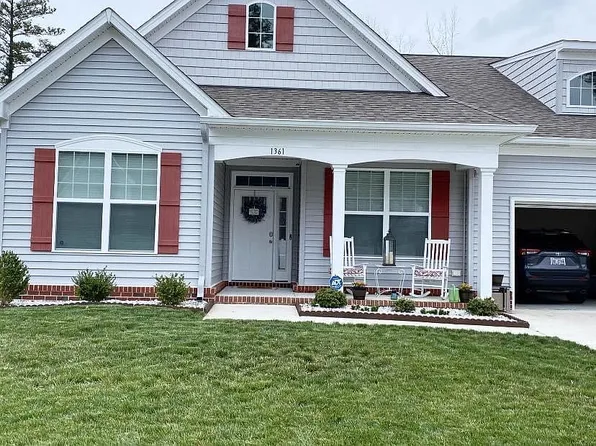1361 Auburn Hill Dr, Chesapeake, VA 23320
