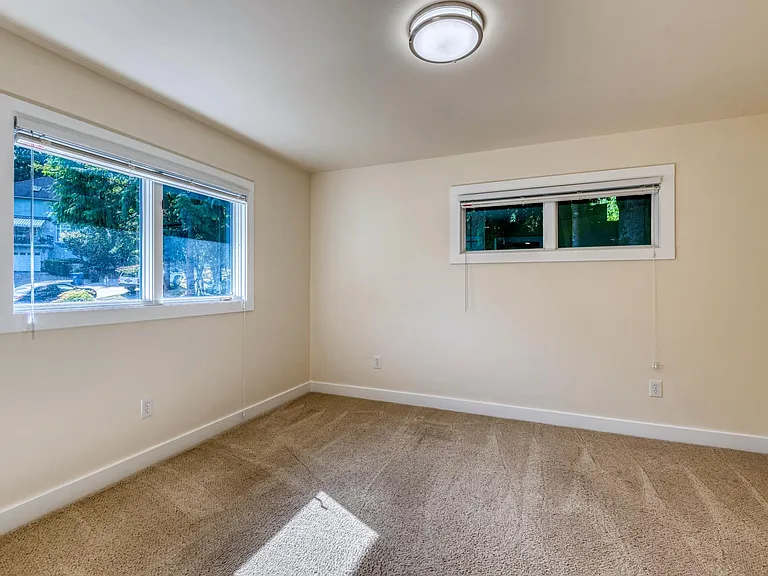 Oversize bedroom upstairs