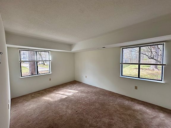 5th image of 21 Village Rock Ln APT 2