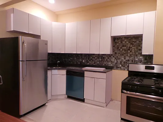 Rented by Perry Associates NYC Inc | media 9