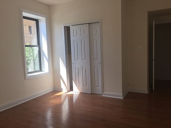 3rd image of 1035 Washington Ave APT 1