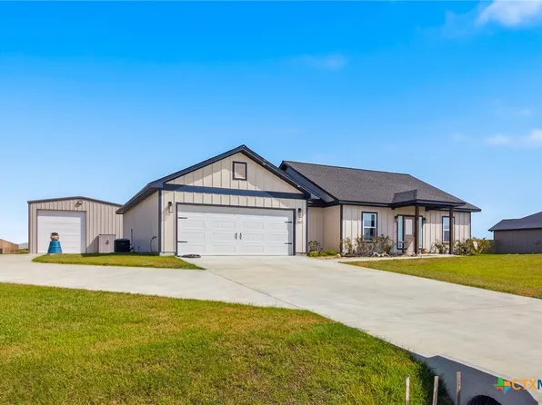 297 Whitetail Ln, Victoria, TX 77905