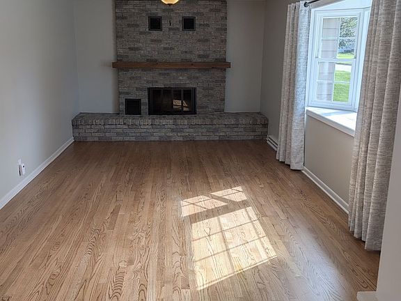 3rd image of 1216 Robin Dr