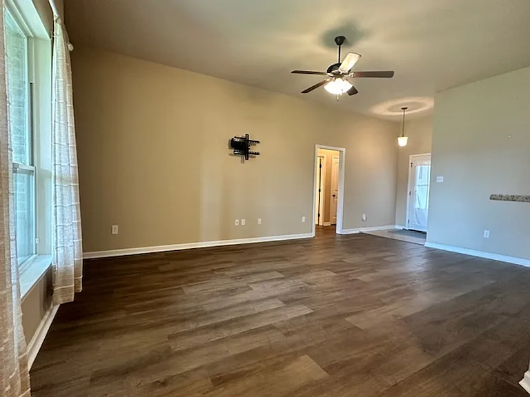 106 Valcour Pl — Photo 3
