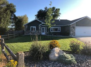 16 Aspen Ct, Ranchester, WY 82839