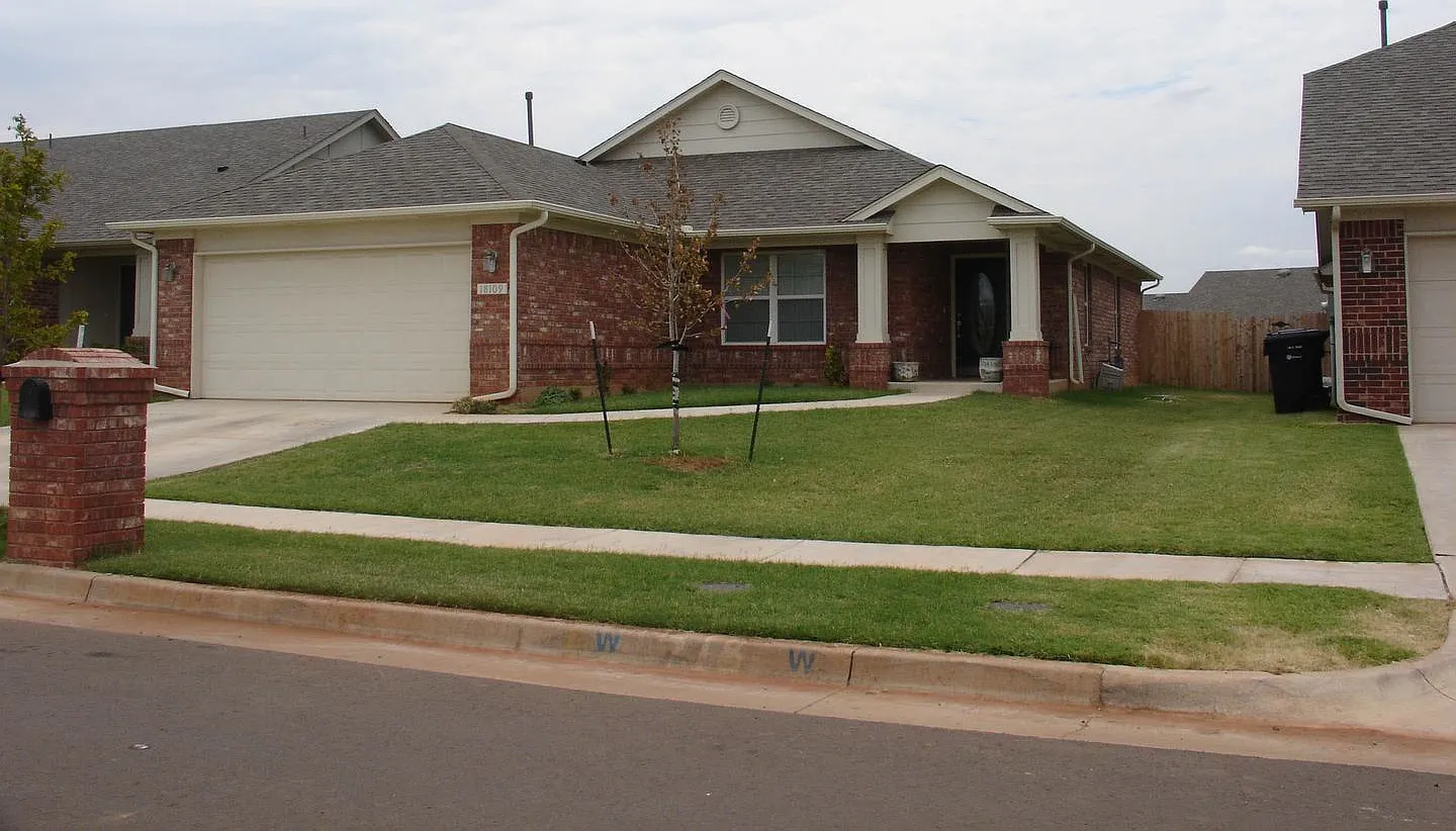 Great House in Deer Creek Schools — Photo 1