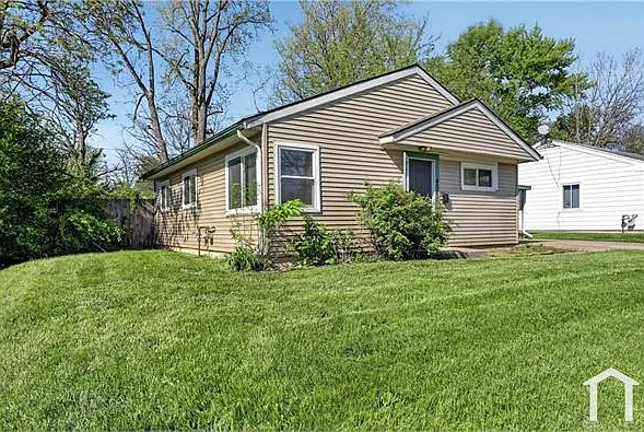 3 bed, 884 sqft, $1,600 — Photo 3