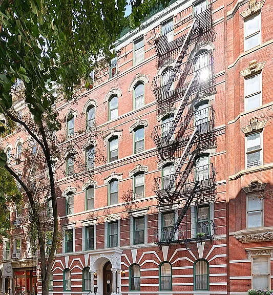 211 W 10th St #2B — Photo 10