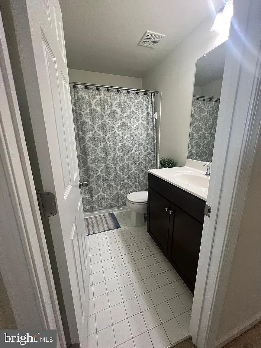 4 bed, 4.5 bath, $1,200 — Photo 3