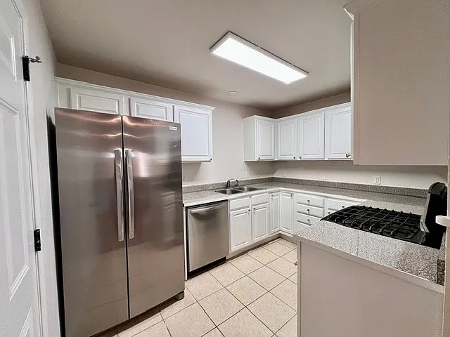 1666 Oakland Ave — Photo 5