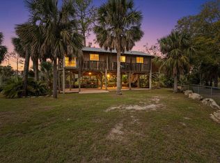 325 3rd Ave NW, Steinhatchee, FL 32348