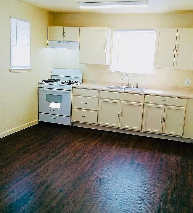 2101 W Cesar E Chavez Blvd #4