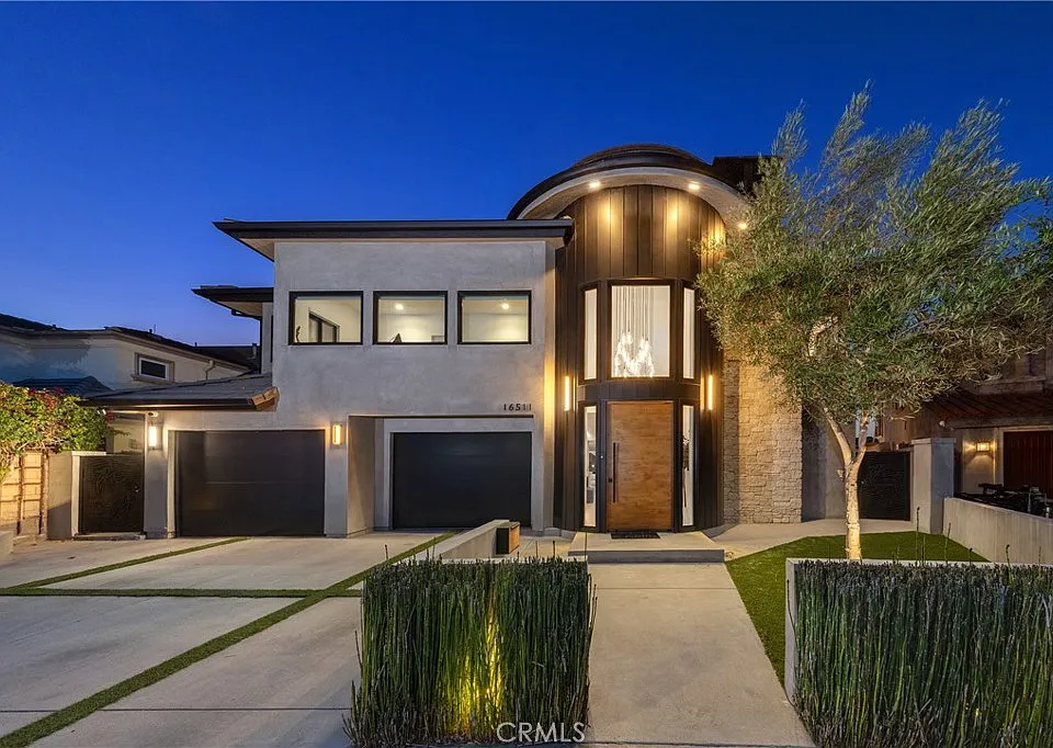 16511 Carousel Ln