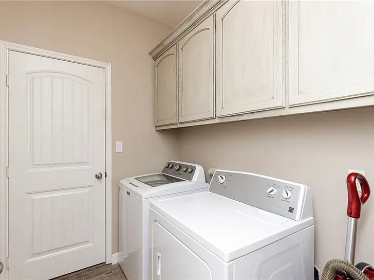4010 Bridgett Dr — Photo 28