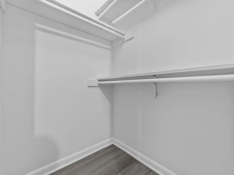 Roberts Lane Apartments — Photo 11