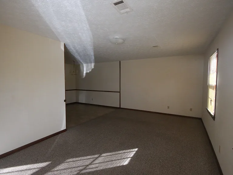 129 Williamson St SW — Photo 4