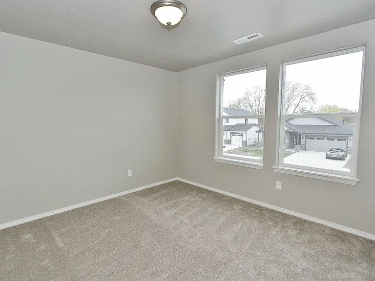 33 N Mingus Ave — Photo 24