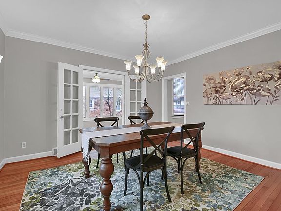 5th image of 1028 Saint Louis St