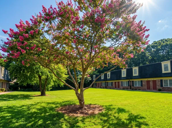 Country Club Apartments